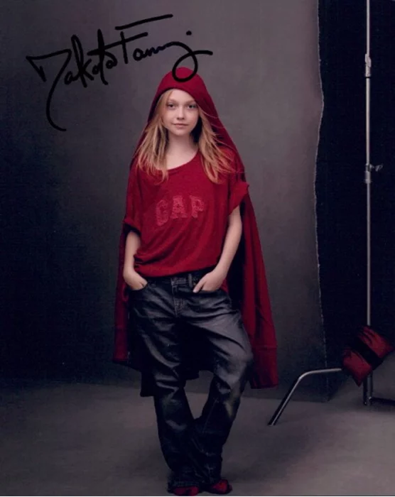 Dakota Fanning autograph