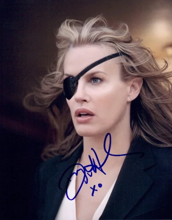 Daryl Hannah autograph