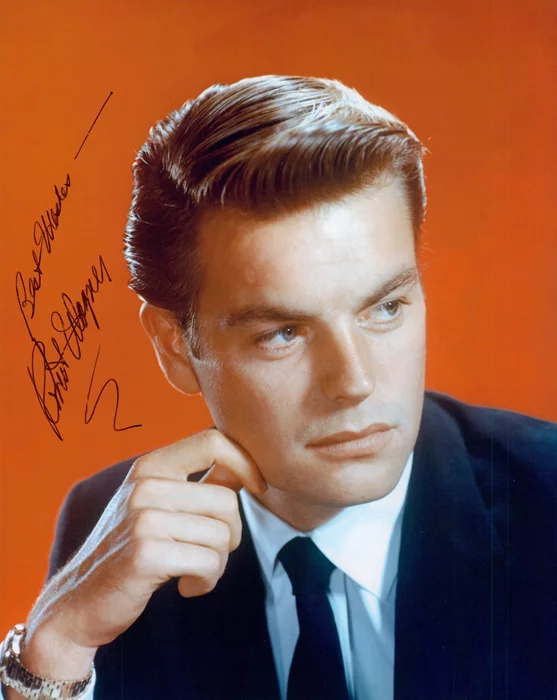 Robert Wagner autograph