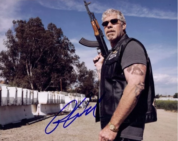 Ron Perlman autograph