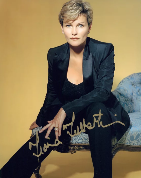 Fiona Fullerton autograph