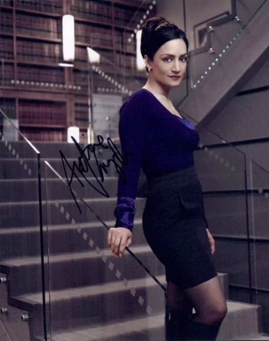 Archie  Panjabi autograph