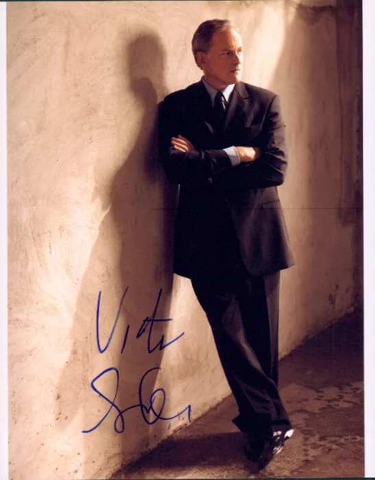 Victor Garber autograph