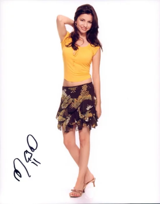 Masiela Lusha autograph