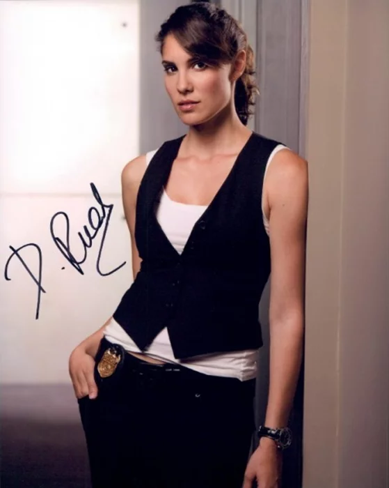 Daniela Ruah autograph