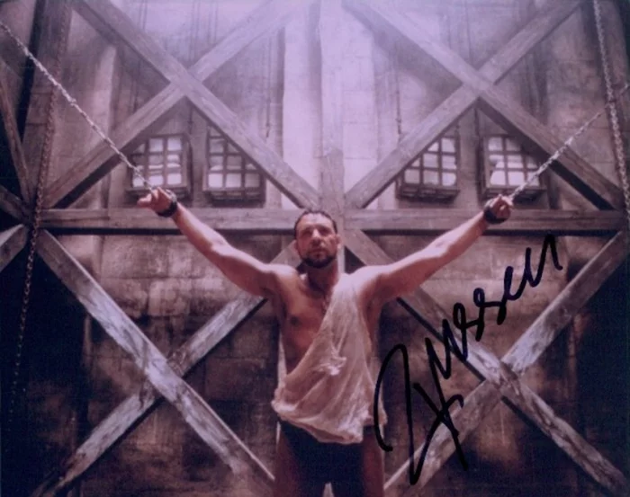 Russell Crowe autograph