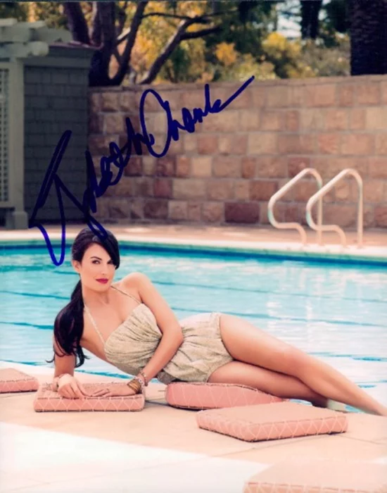 Elizabeth Chambers autograph