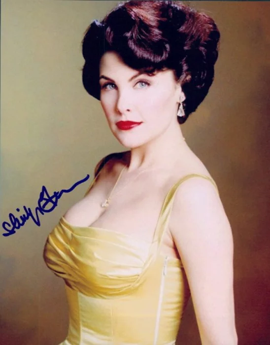 Sherilyn Fenn autograph