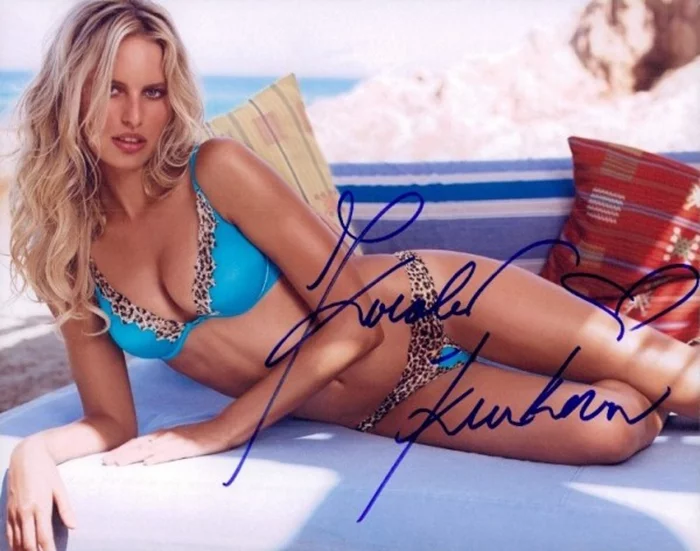 Karolina Kurkova autograph