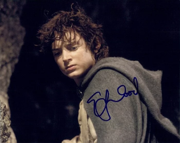Elijah Wood autograph