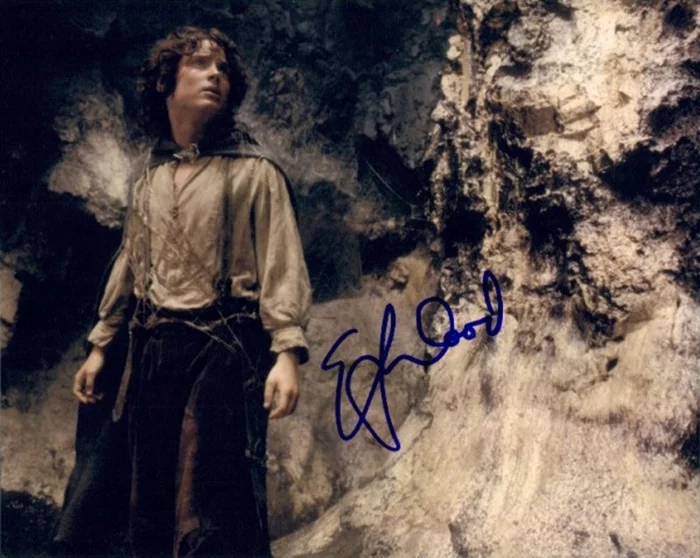 Elijah Wood autograph
