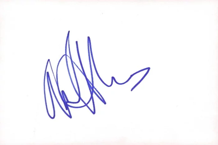 Ashton Holmes autograph