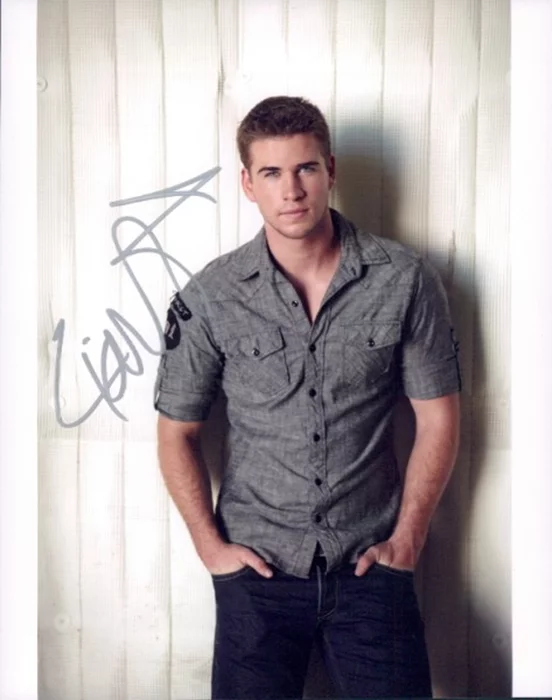 Liam Hemsworth autograph