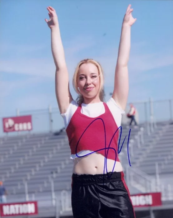 Skyler Shaye autograph