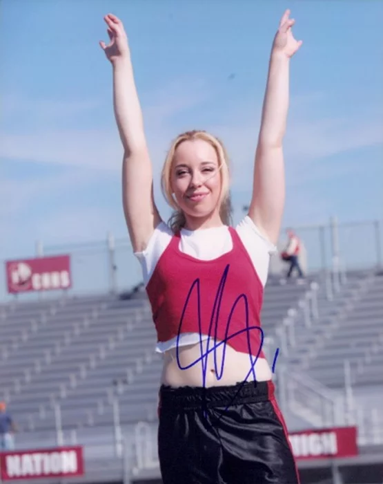 Skyler Shaye autograph