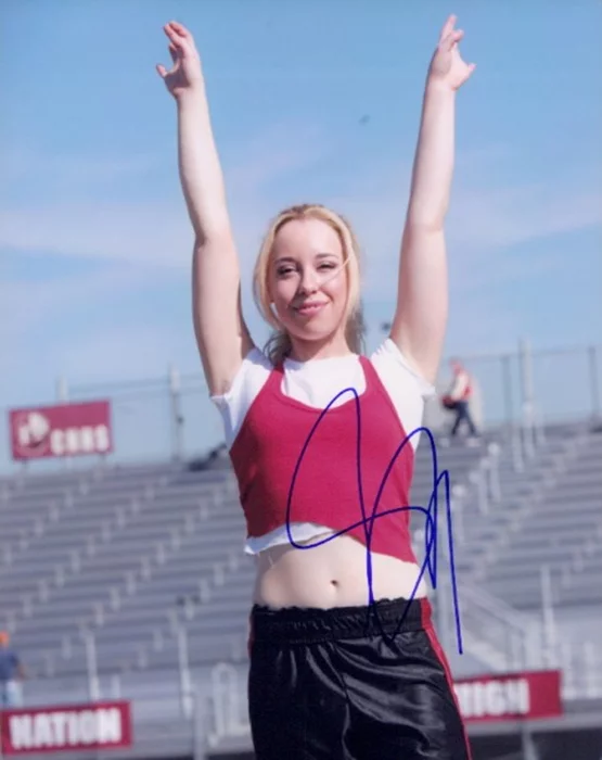 Skyler Shaye autograph