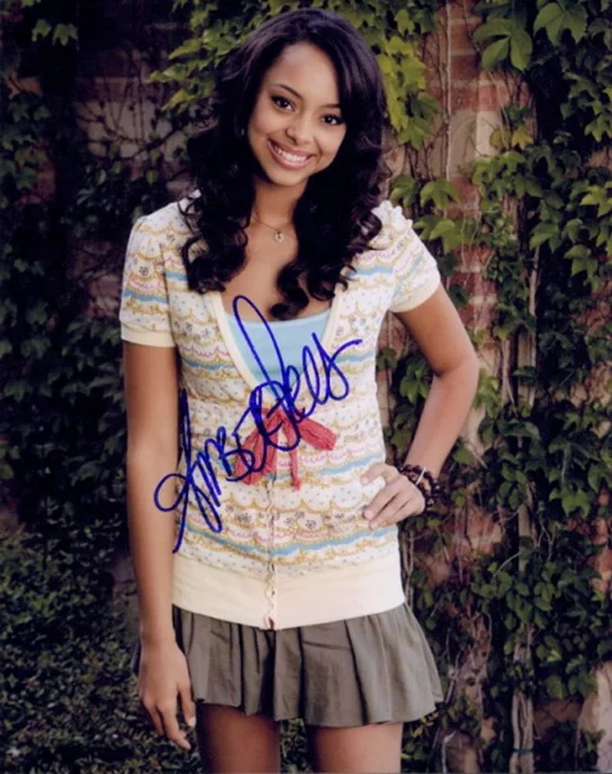 Amber Stevens autograph