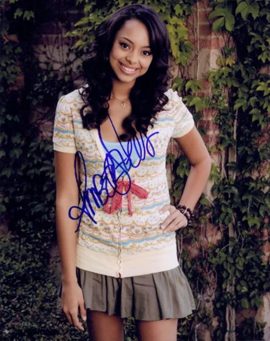Amber Stevens autograph