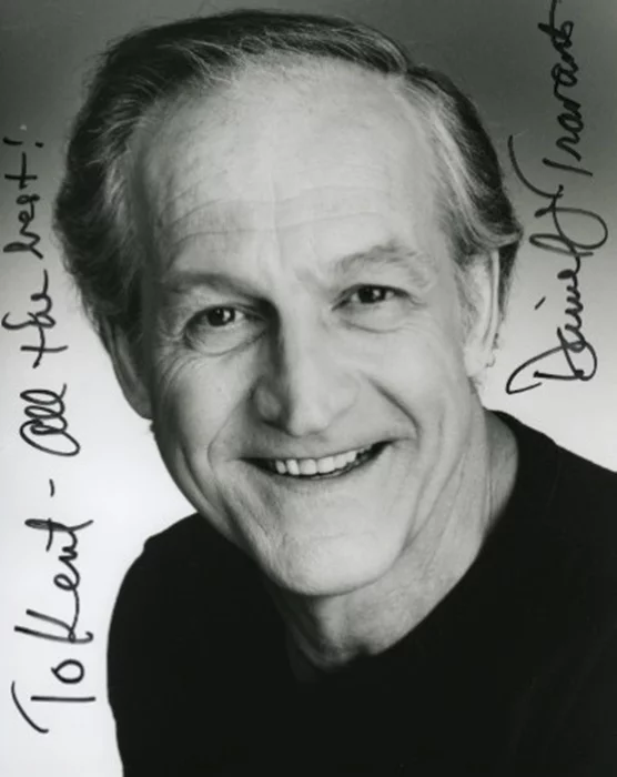 Daniel J. Travanti autograph