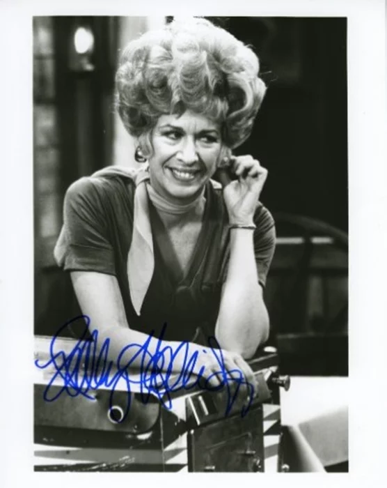 Polly Holliday autograph
