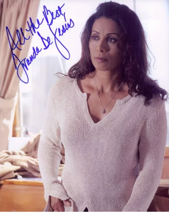 Wanda De Jesus autograph