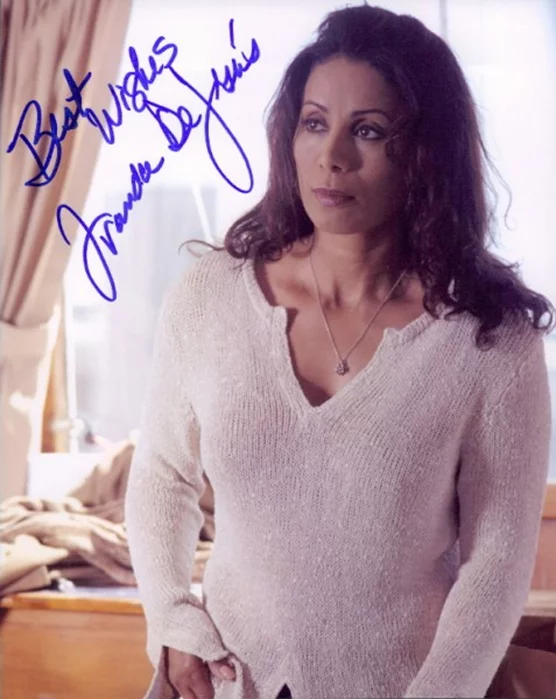 Wanda De Jesus autograph