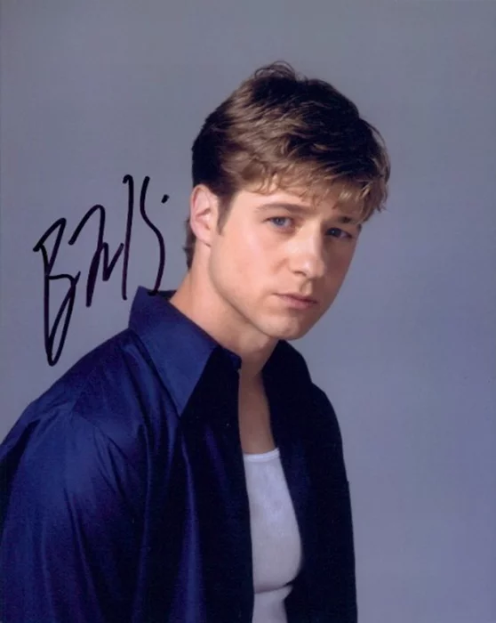Benjamin McKenzie autograph