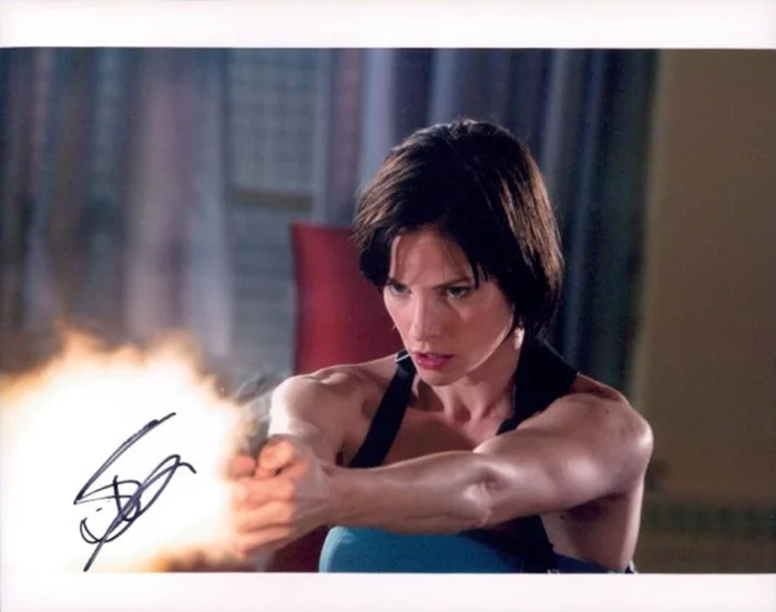 Sienna Guillory autograph