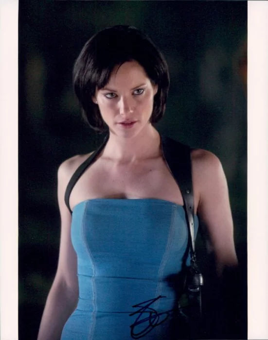 Sienna Guillory autograph