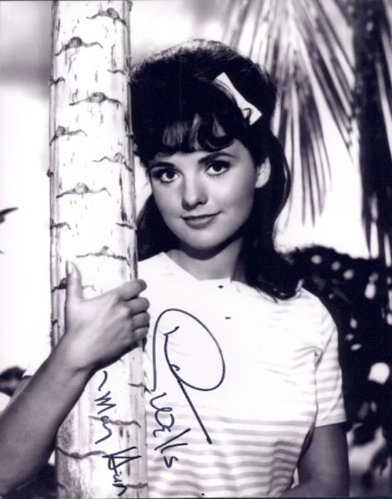 Dawn Wells autograph