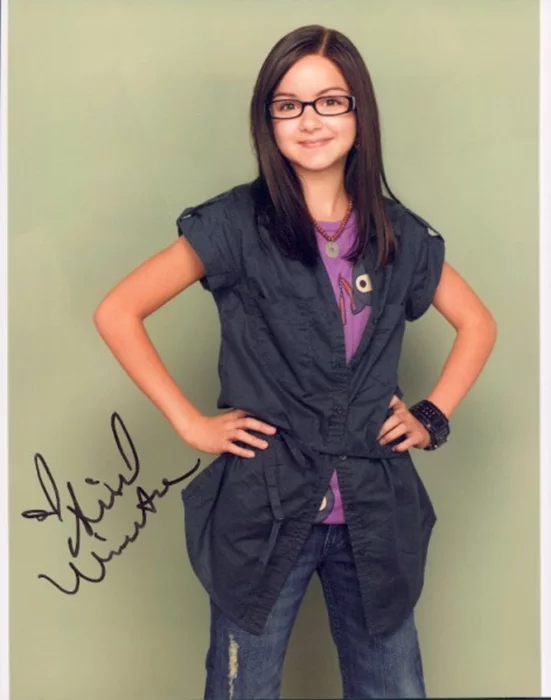 Ariel Winter autograph