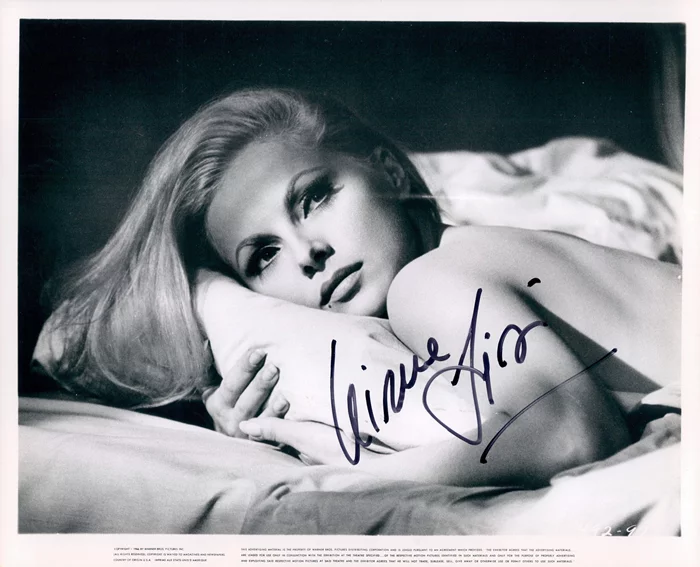 Virna Lisi autograph
