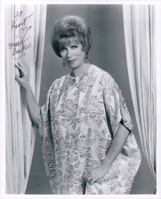 Henny Backus autograph