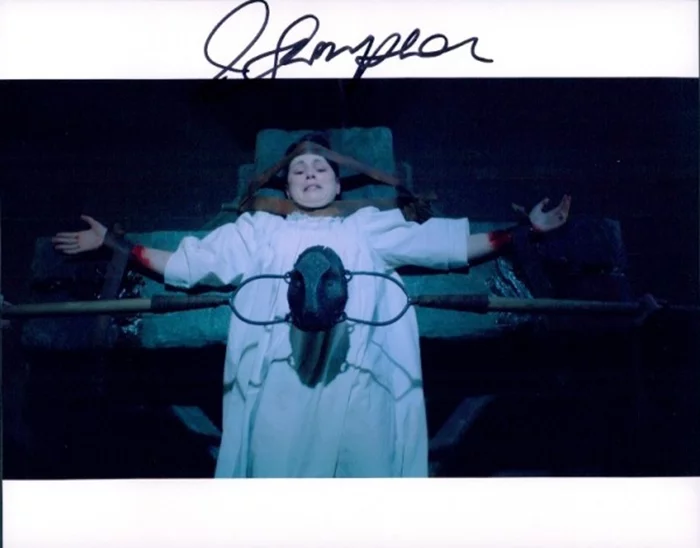 Cindy  Sampson autograph
