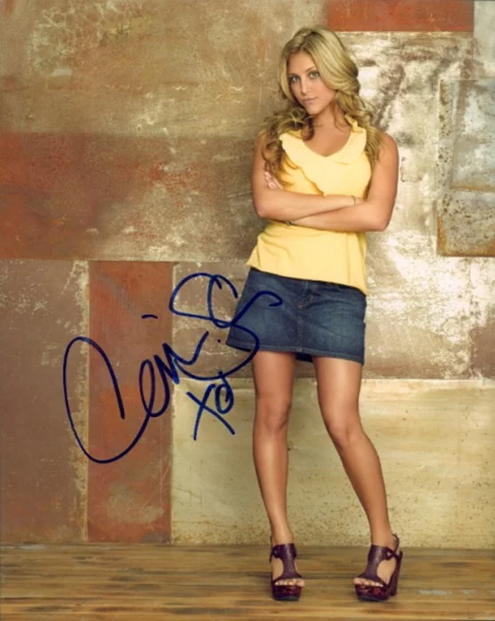 Cassie Scerbo autograph
