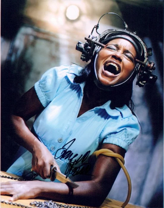 Tanedra Howard autograph