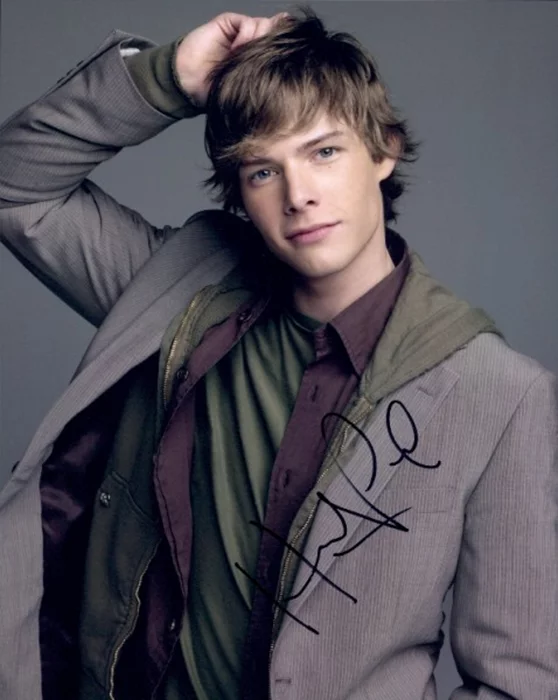 Hunter Parrish autograph