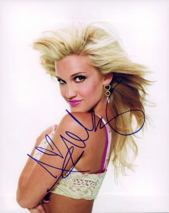 Ashley Roberts autograph