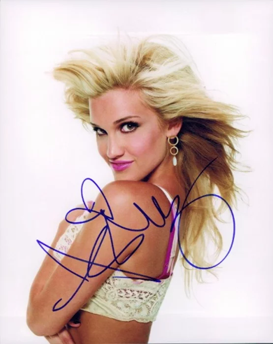 Ashley Roberts autograph