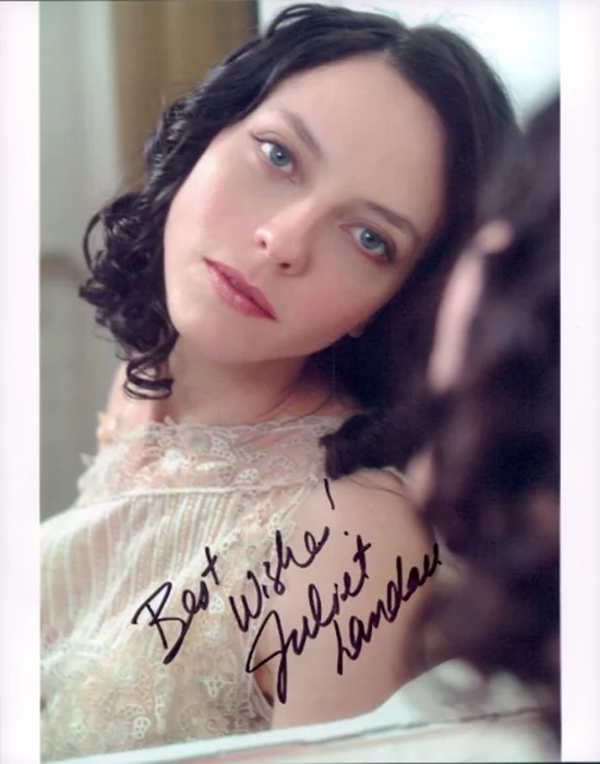 Juliet Landau autograph