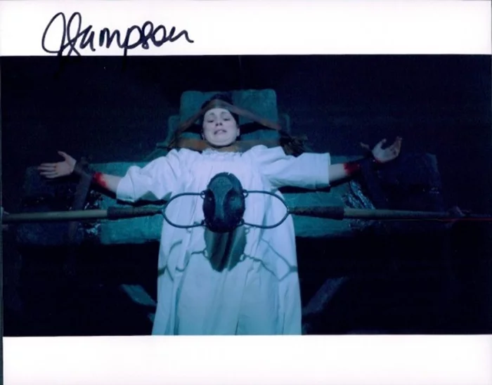 Cindy  Sampson autograph