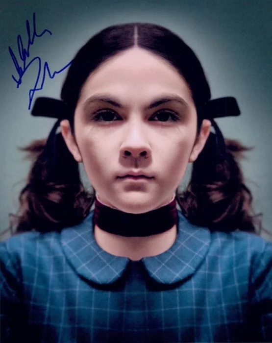 Isabelle Fuhrman autograph