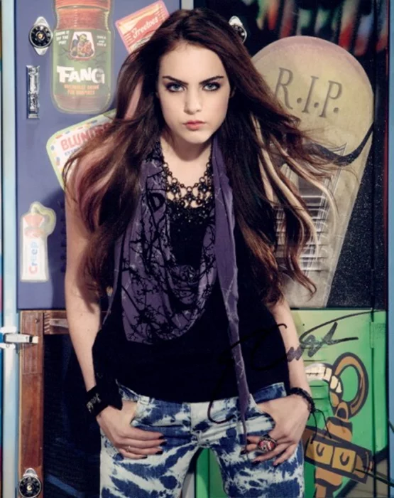 Elizabeth Gillies autograph