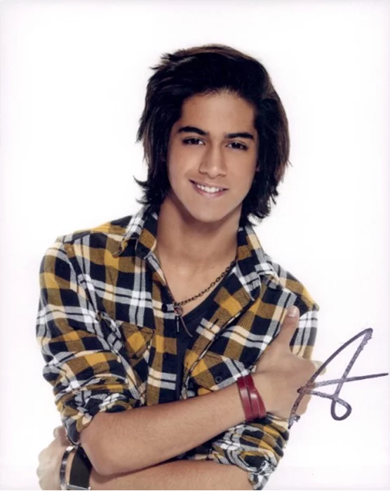 Avan Jogia autograph