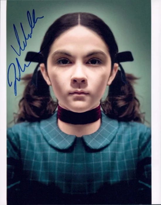 Isabelle Fuhrman autograph