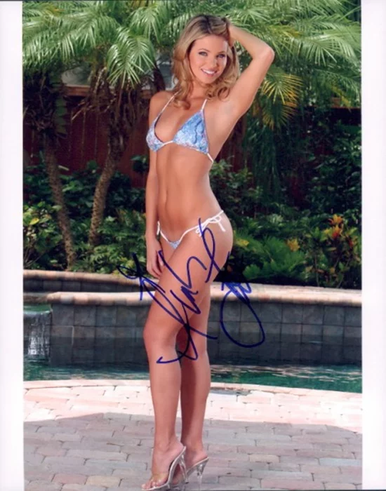 Amber Lancaster autograph
