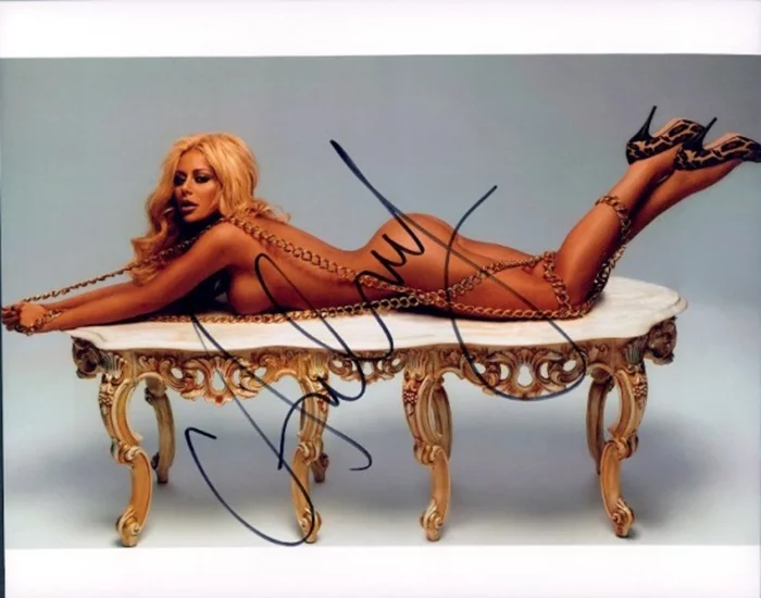 Aubrey O'Day autograph