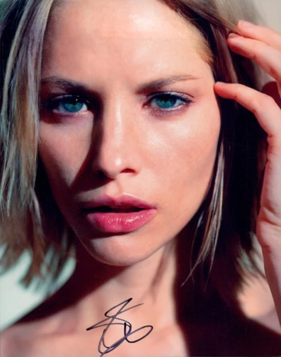 Sienna Guillory autograph