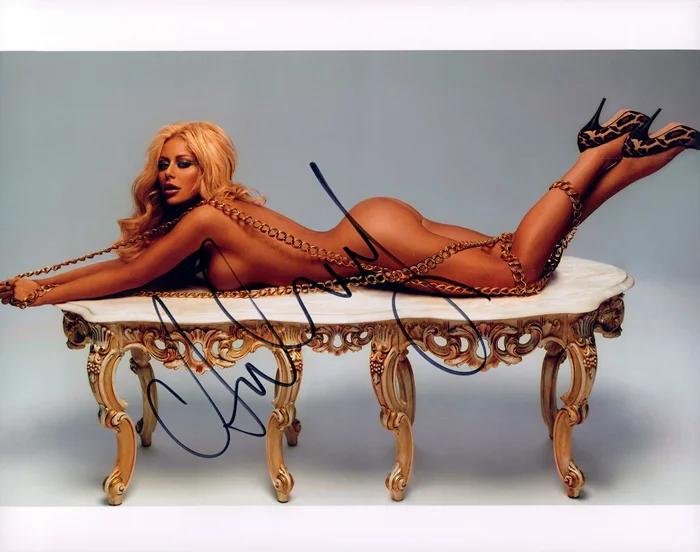 Aubrey O'Day autograph