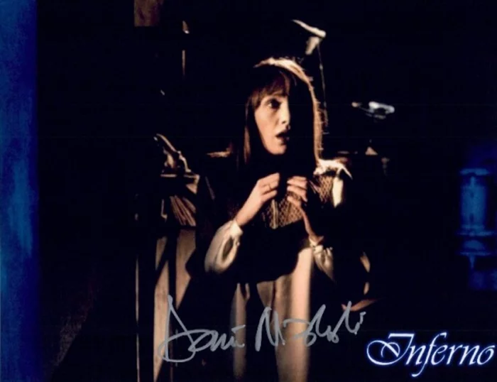Daria Nicolodi autograph